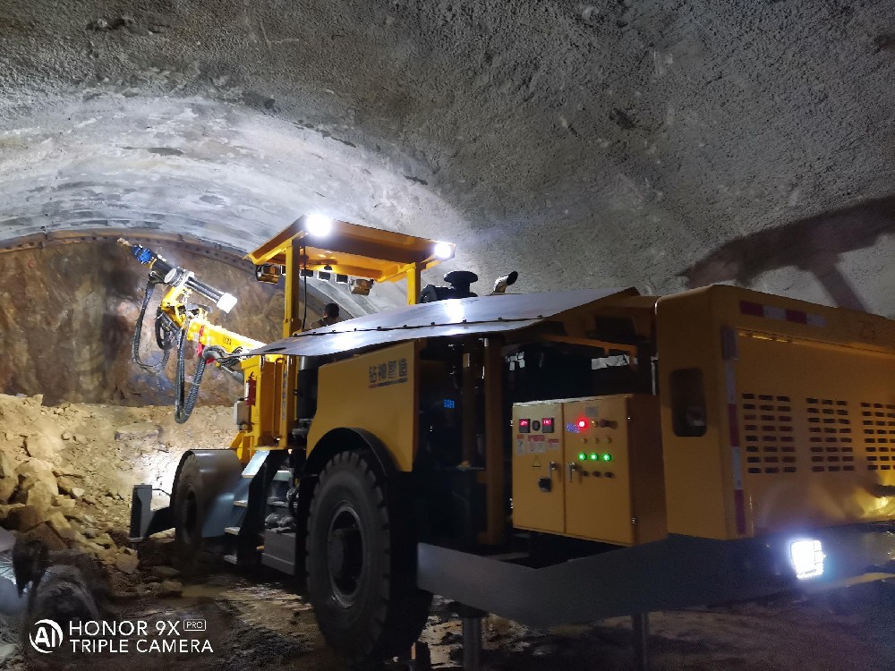 液壓鑿巖臺車在隧道施工中推廣應(yīng)用問題的研究